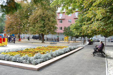 В Ленинском районе появился специальный сквер для малышей